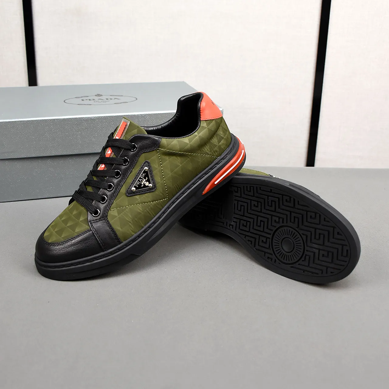 PP420🍄🍄🍄【Prada·PRADA】set off the audience! An international brand that is constantly innovating. This men's casual shoe is the original version. It is made of cowhide leather at a ratio of one to one at the store. It has leather feet and rubber non-slip outsole. It is breathable and comfortable. Quality speaks for itself. 👄38-44